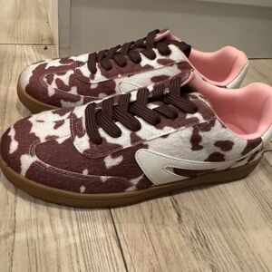 Dolce Vita Cow-Print Athletic Sneakers in Brown & Pink